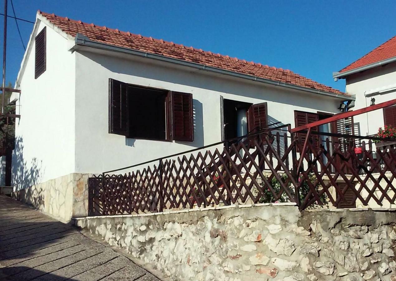 Luminaria Solis Vacation Home Рогозниця Екстер'єр фото